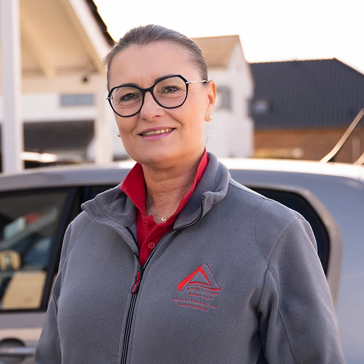 Portrait einer freundlichen Mitarbeiterin des kompetenten Pflegedienstes Ambu Team aus dem Kreis Düren.